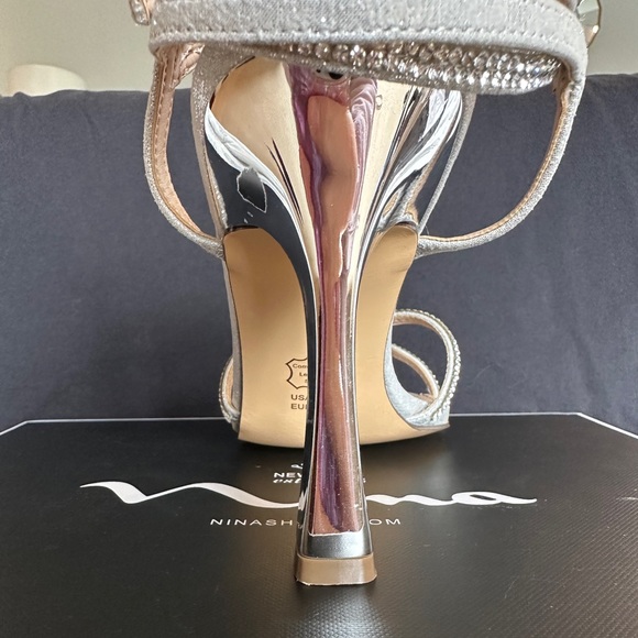 *New, never worn* Nina Denise strappy heels in “True Silver Reflective” size 7 - Picture 6 of 7